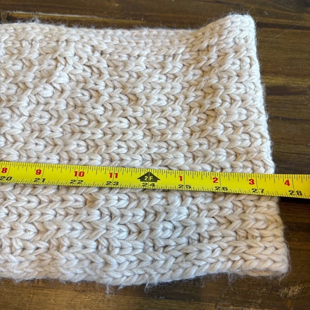 Boden Chunky Cable Knit Scarf Infinity Wrap Tan Cream Winter Warm